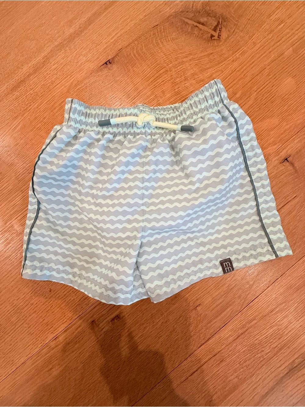 MODERN MOMENTS | Kids Short Sleeve Rash Guard & Swim Trunks Set in Tropez Waves